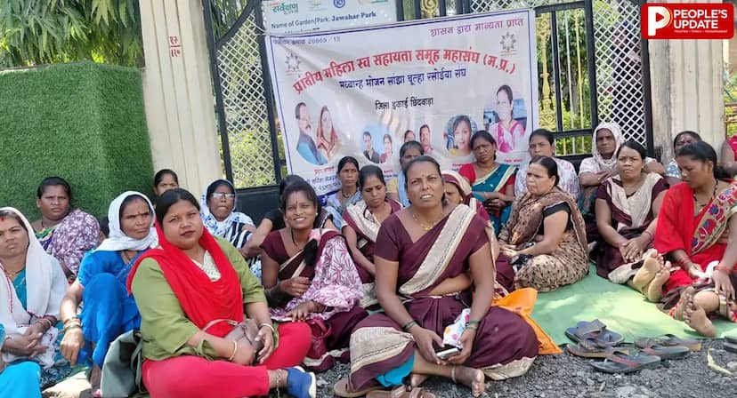 पांढुर्णा में मिड-डे मील पर संकट, रसोइया महिलाओं की हड़ताल से स्कूलों में नहीं बना खाना