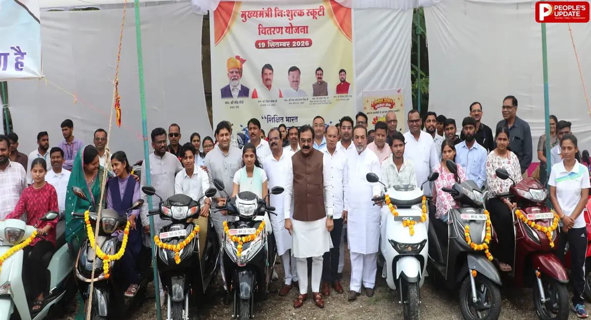 मेधावी विद्यार्थियों को CM मोहन यादव की सौगात, 7,400 से ज्यादा छात्रों को मिली स्कूटी