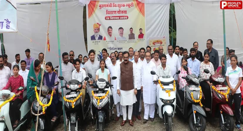 मेधावी विद्यार्थियों को CM मोहन यादव की सौगात, 7,400 से ज्यादा छात्रों को मिली स्कूटी