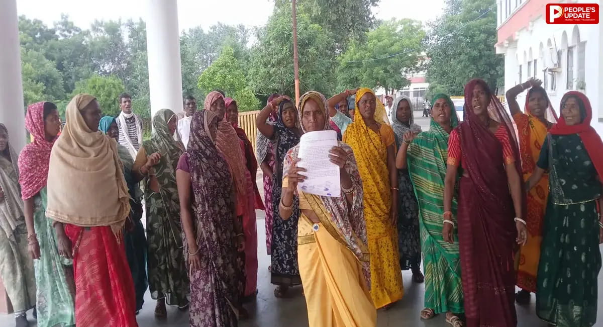 ‘घर की कमाई शराब में जा रही’... लोहापठार में महिलाओं ने उठाई दुकान हटाने की मांग