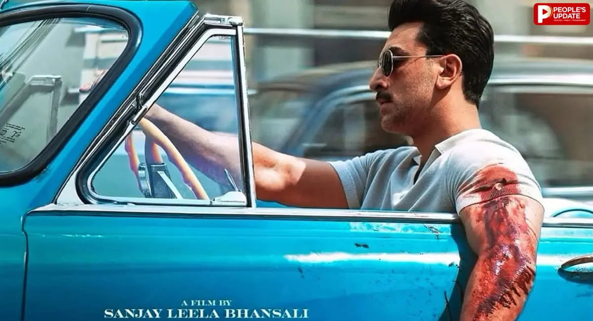 ‘लव एंड वॉर’ से रणबीर कपूर का फर्स्ट लुक OUT, खून से सनी शर्ट और मूंछों में दिखा रॉ अंदाज