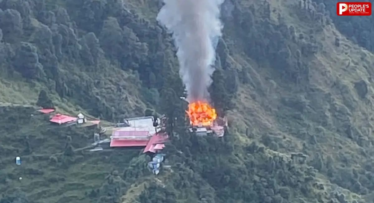 उत्तराखंड: नवरात्रि में मां भगवती के मंदिर में भीषण आग, लकड़ी का पूरा ढांचा जलकर खाक