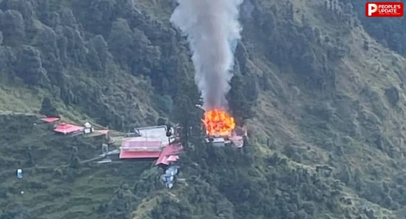 उत्तराखंड: नवरात्रि में मां भगवती के मंदिर में भीषण आग, लकड़ी का पूरा ढांचा जलकर खाक