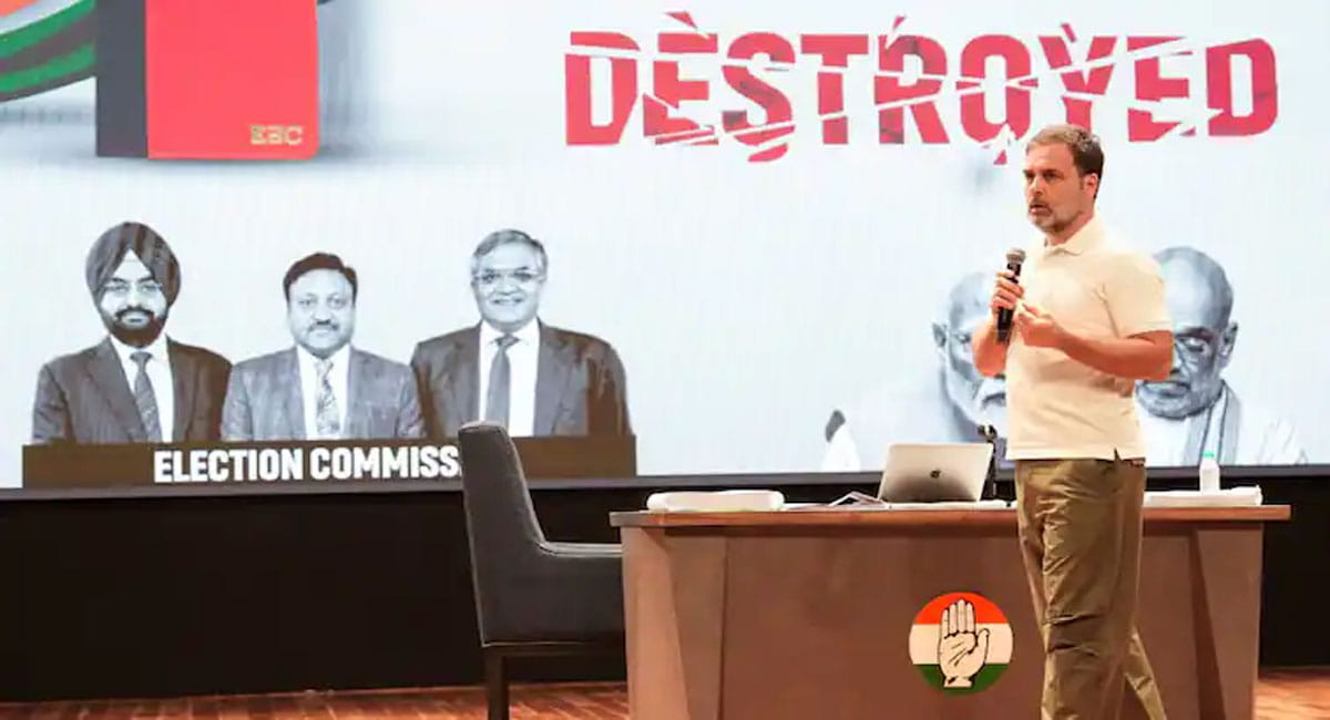 राहुल गांधी का चुनाव आयोग पर हमला : कहा- बेंगलुरु सेंट्रल में फर्जी वोटिंग, 1 लाख से ज्यादा वोट हुए चोरी