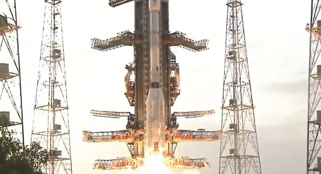 श्रीहरिकोटा से NISAR सैटेलाइट लॉन्च : ISRO और NASA की बड़ी कामयाबी, पृथ्वी की निगरानी में आएगा क्रांतिकारी बदलाव