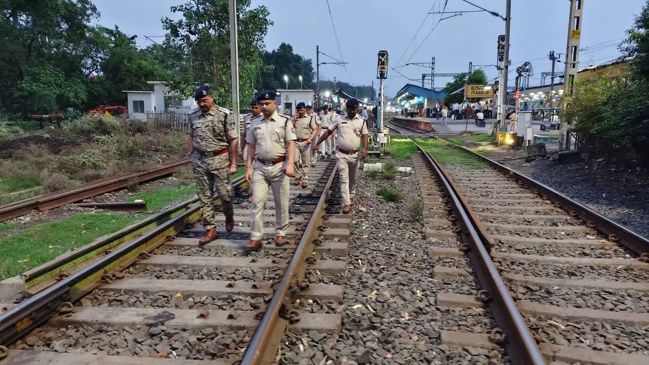 इटारसी जंक्शन पर GRP और RPF ने संयुक्त कार्रवाई, 30 वेंडर पकड़े