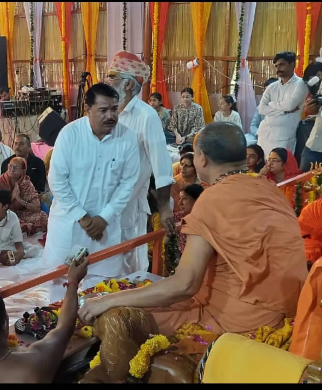 सिरोही में शंकराचार्य सदानंद सरस्वती के चातुर्मास्य आराधना महोत्सव में उमड़ रहे श्रद्धालु