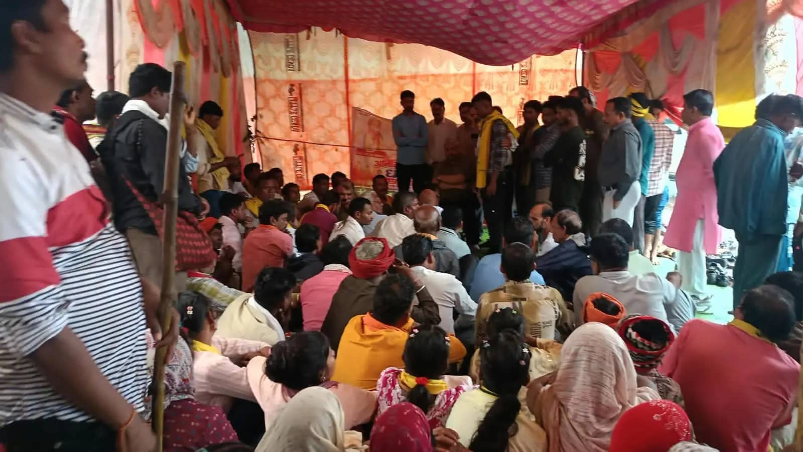 माखन नगर में मांगों को लेकर दो सप्ताह से धरने पर आदिवासी समाज, उग्र आंदोलन की चेतावनी