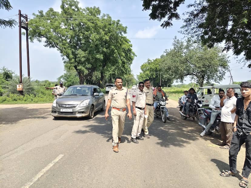 सोहागपुर: यातायात नियमों की अनदेखी पर कार्रवाई, 30 प्रकरणों में 9 हजार रुपए जुर्माना वसूला
