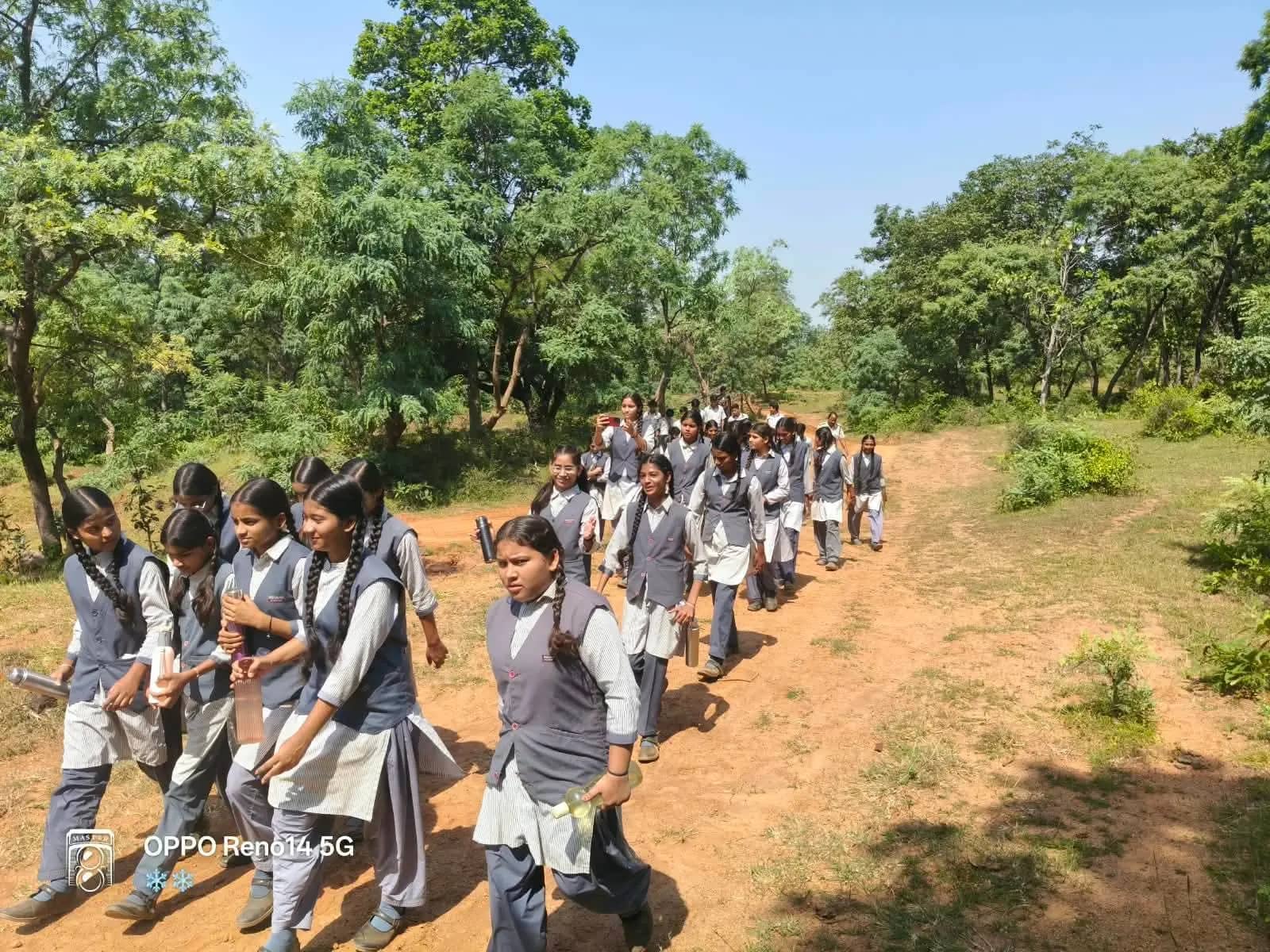 सोहागपुर-सेहरा के जंगल में विद्यार्थियों ने जाना वन्यजीव संरक्षण का महत्व, प्राकृतिक सौंदर्य से हुए रूबरू