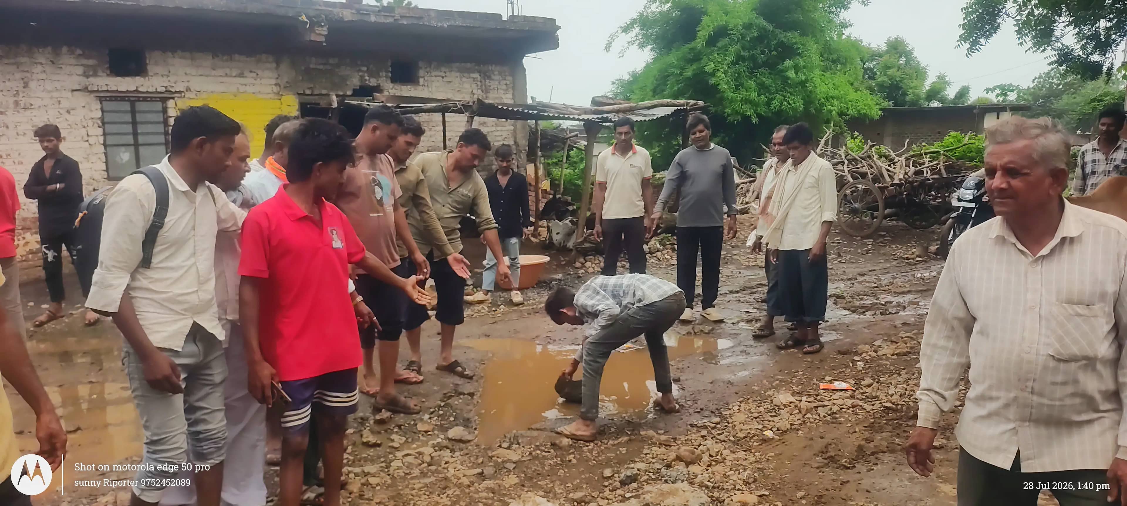 जल निगम की लापरवाही से रामाधामा में बढ़ी परेशानी, सड़कें बनी दलदल; ग्रामीण बोले- अब निकलना भी मुश्किल