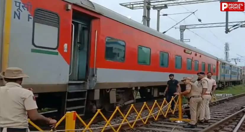 बिहार के आरा में बड़ा हादसा, दिल्ली से अलीपुरद्वार जा रही महानंदा एक्सप्रेस के दो कोच पटरी से उतरे, यात्रियों को लगा झटका