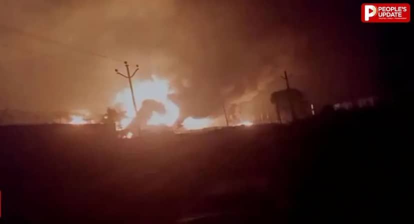 हापुड़ की केमिकल फैक्ट्री में भीषण आग, काले धुएं से मचा हड़कंप, बुझाने में जुटीं दमकल की 4 गाड़ियां