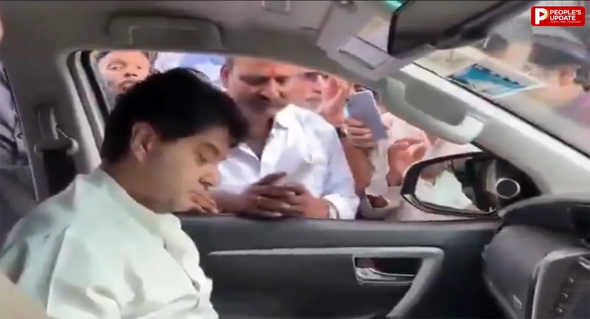 ‘रोड नहीं बनी तो वोट नहीं देंगे’... युवक की बात पर भड़के मंत्री सिंधिया