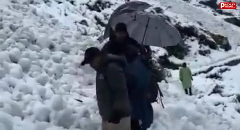उत्तरकाशी में बारिश-बर्फबारी के बीच फंसे 136 ट्रेकर्स, 5 हेलीकॉप्टर तैनात, रेस्क्यू जारी