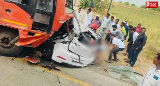 महाराष्ट्र में भीषण सड़क हादसा, बस-कार की टक्कर में 5 श्रद्धालुओं की गई जान, कार के उड़े परखच्चे