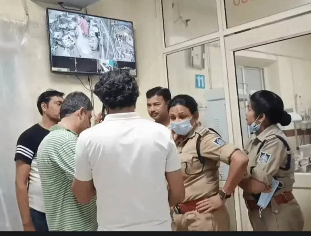 जिला अस्पताल के NICU की वॉर्मर मशीन में लगी आग, 3 नवजात झुलसे; एक मासूम की मौत
