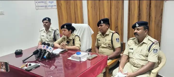 छिंदवाड़ा: बाथरूम में मौत की कहानी निकली झूठी, पति की हत्या के आरोप में पत्नी गिरफ्तार