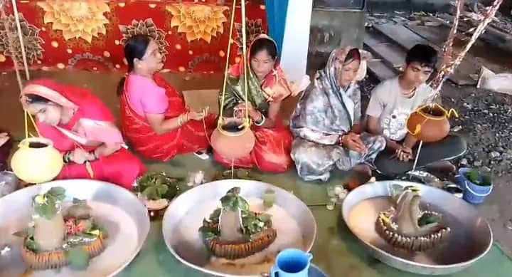 घंसौर-सावन में सामूहिक पार्थिव शिवलिंग पूजन के बाद जलाशय में विसर्जन, गूंजे भोले बाबा के जयकारे