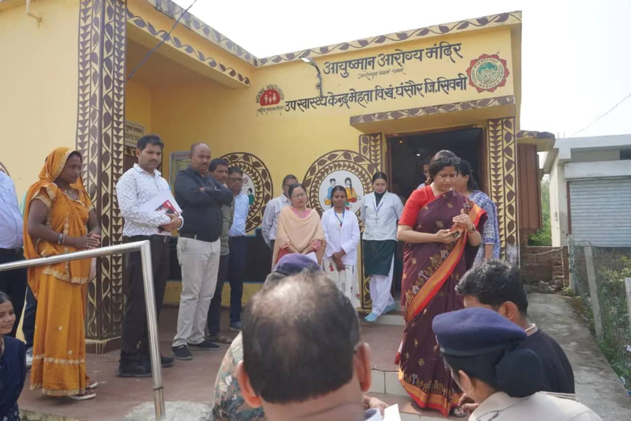 सिवनी जिले के बालपुर में जनविश्वास शिविर, कलेक्टर ने सुनीं ग्रामीणों की समस्याएं; योजनाओं से बदली लोगों की जिंदगी