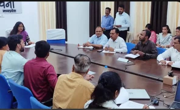 स्वामित्व योजना की कलेक्टर ने की समीक्षा, सिवनी में 20,909 रजिस्ट्रियां पूरी