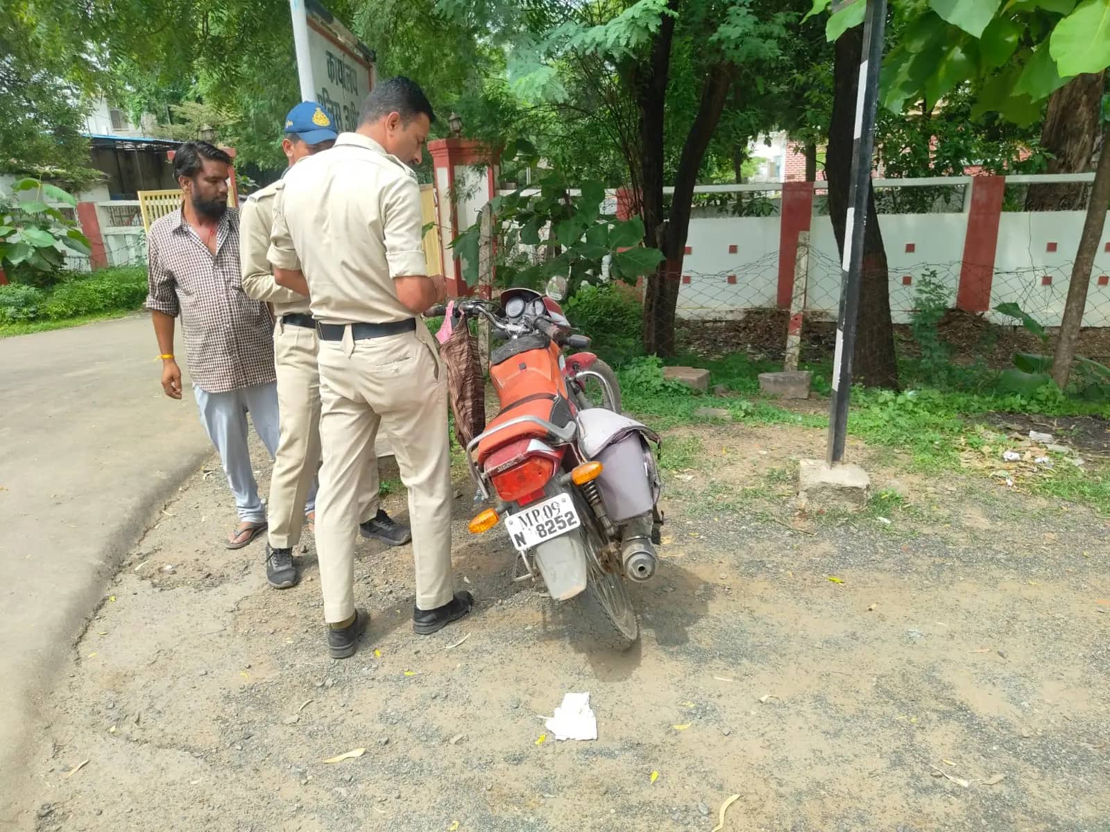हेलमेट न पहनने पर 7 पुलिसकर्मियों के कटे चालान