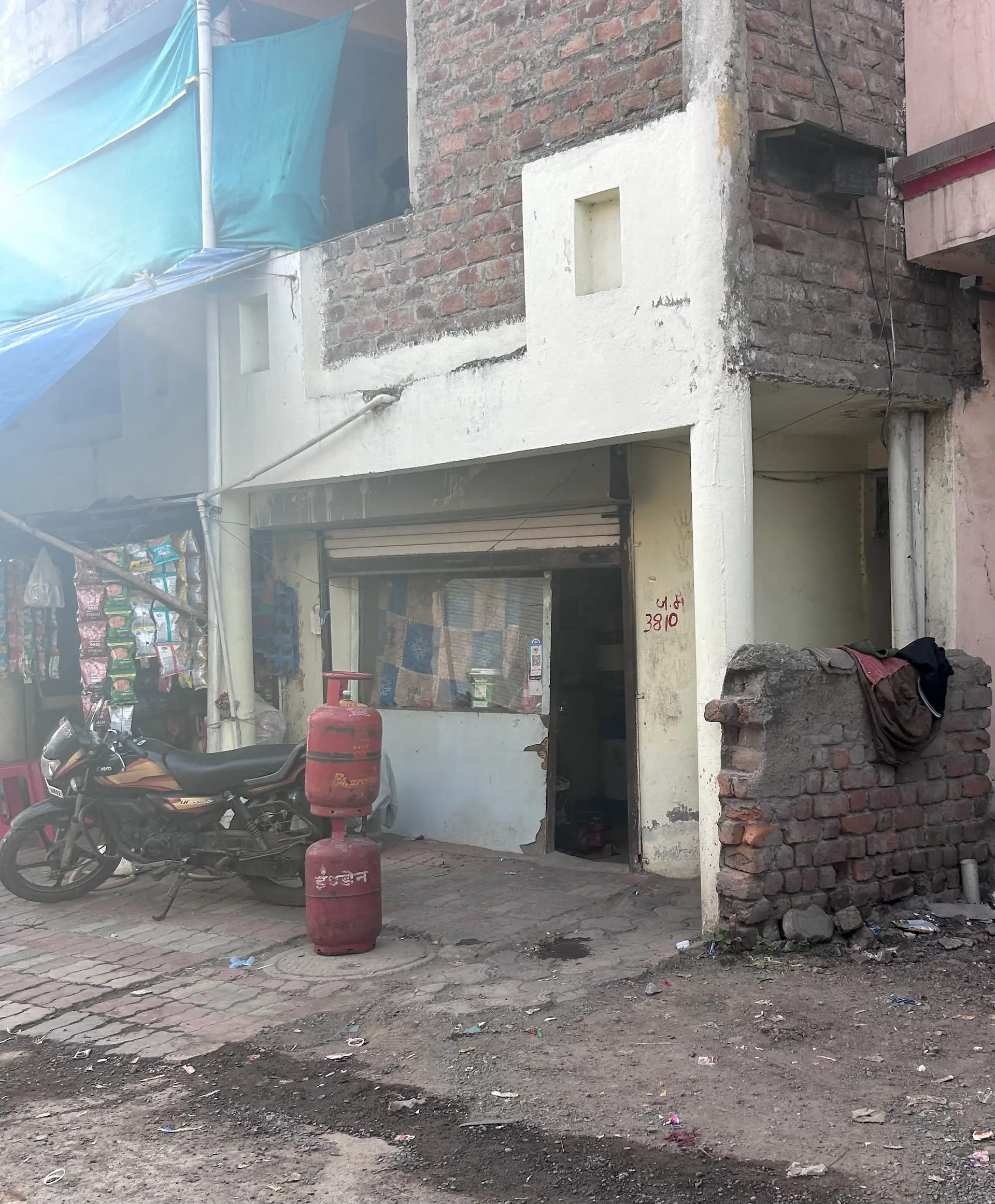 कालीबिल्लौद में धड़ल्ले से चल रही अवैध LPG रिफिलिंग का कारोबार