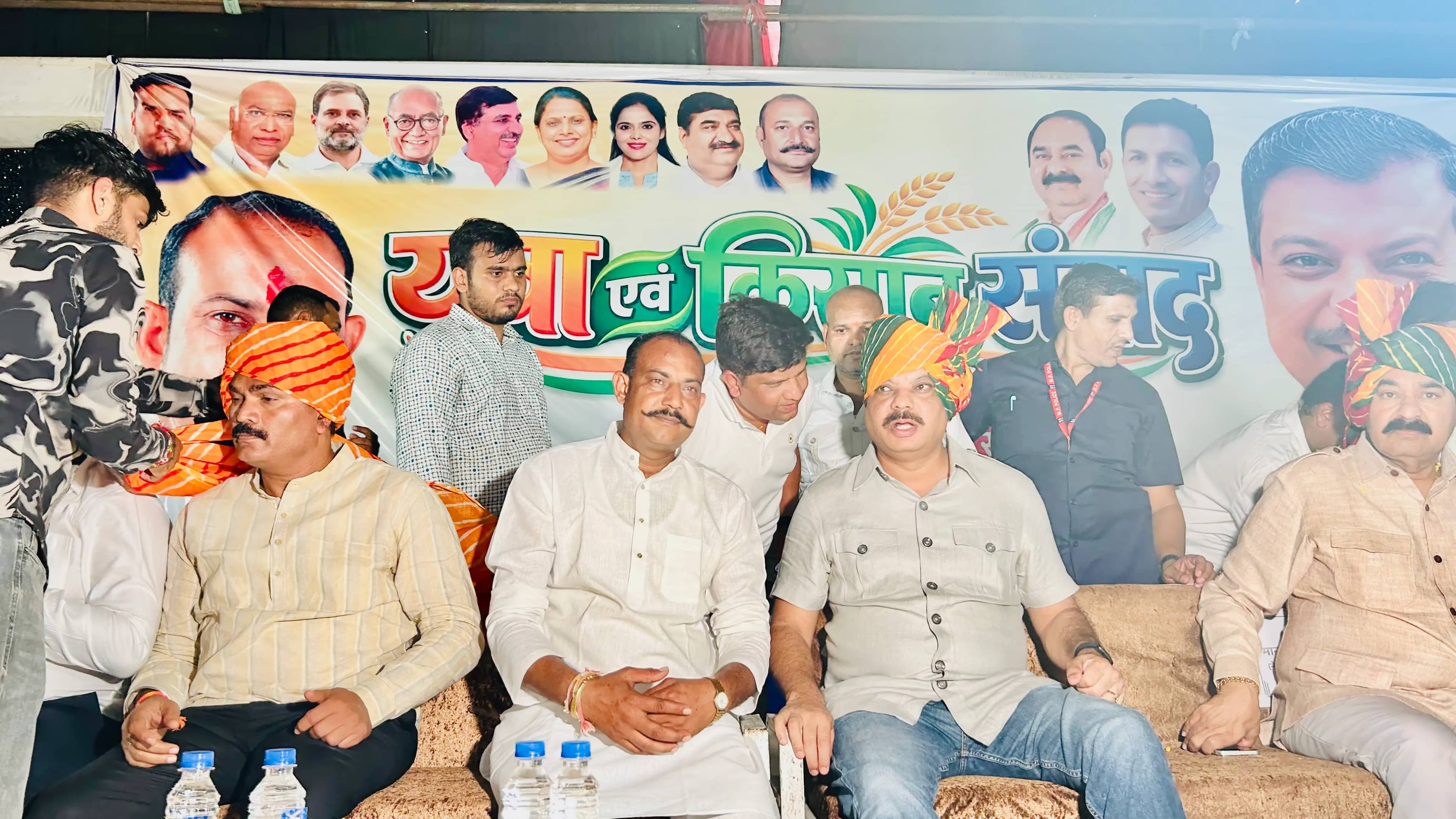 बेटमा में युवा-किसान संवाद, भाजपा से जुड़े कार्यकर्ताओं के कांग्रेस में शामिल होने का दावा