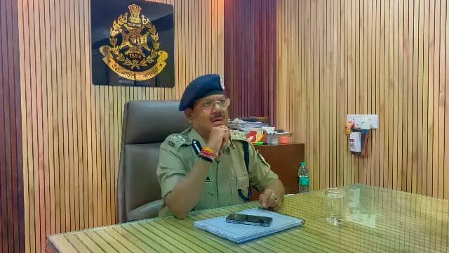जन विश्वास अभियान: डीआईजी मनोज कुमार सिंह पहुंचे बेटमा, थाने में पेंडिंग शिकायतों पर मांगा जवाब