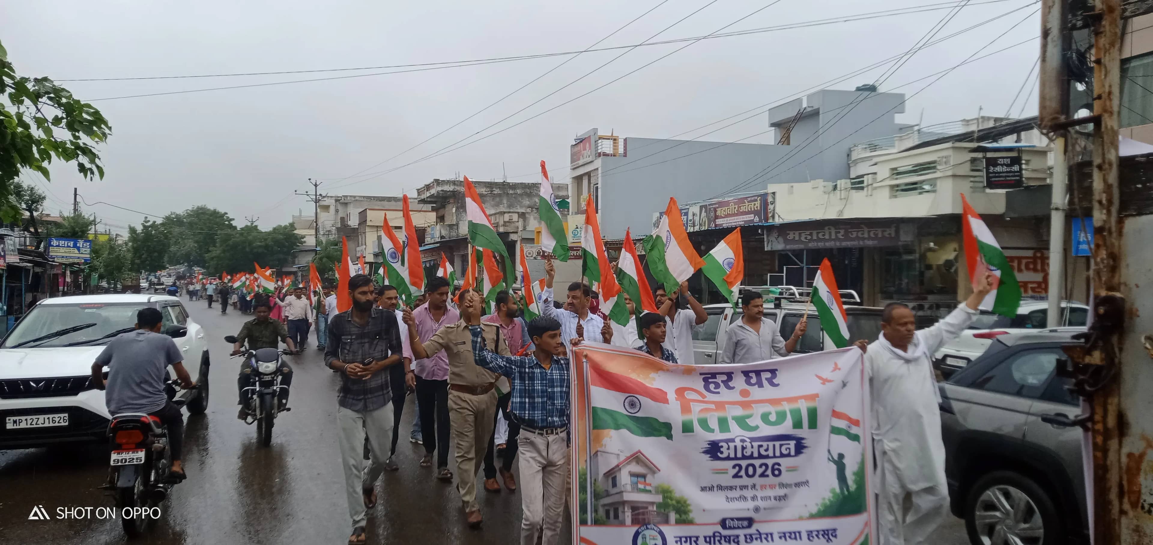 हरसूद में बारिश के बीच निकली भव्य तिरंगा यात्रा, देशभक्ति के नारों से गूंजा शहर