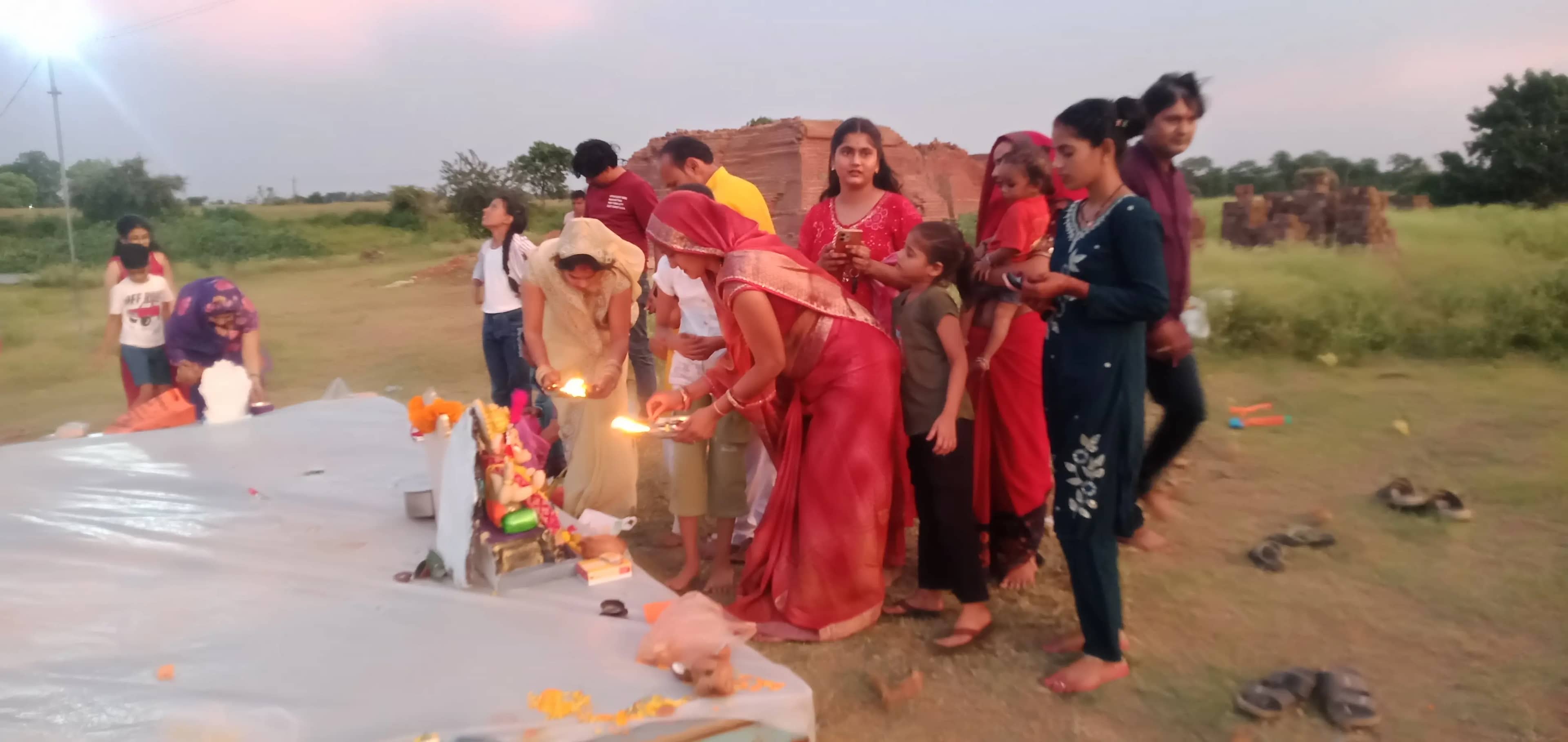 हरसूद में नम आंखों से गणपति को विदाई, ‘अगले बरस तू जल्दी आ’ के जयकारों से गूंजा शहर