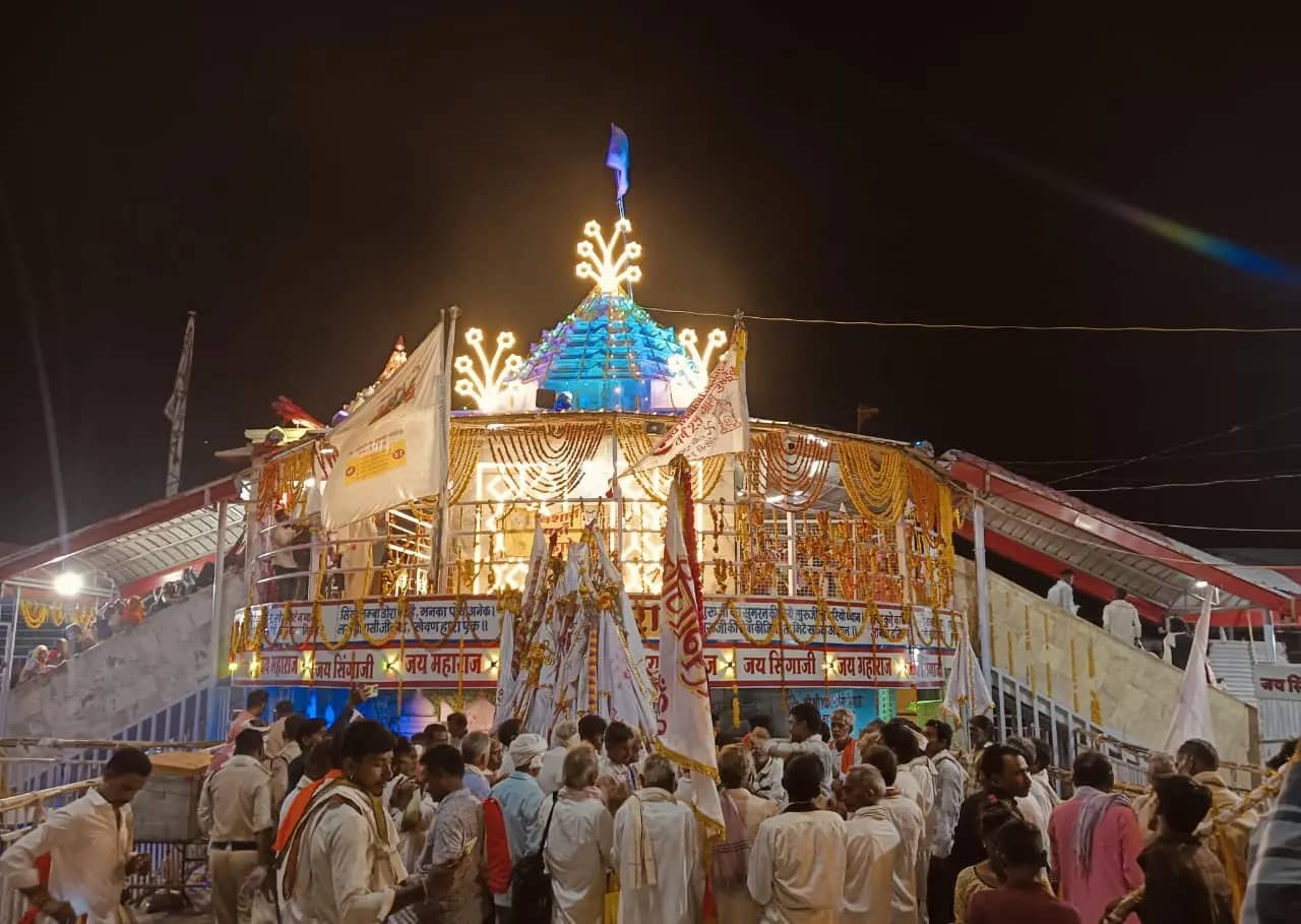 शरद पूर्णिमा पर संत सिंगाजी धाम में उमड़ा आस्था का सैलाब, 2.5 लाख श्रद्धालुओं के पहुंचने का अनुमान