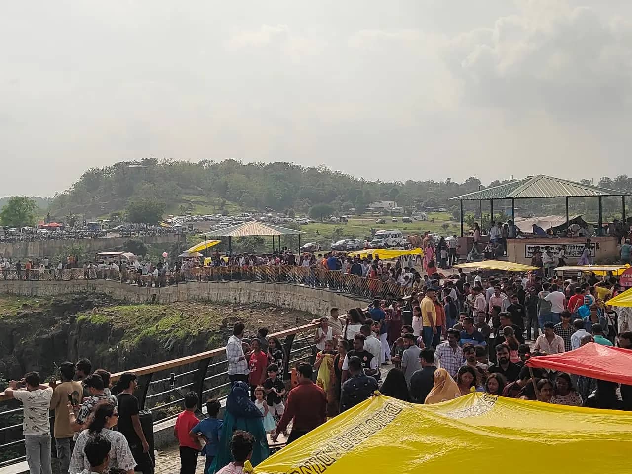 प्राकृतिक सौंदर्य का अद्भुत नजारा... पातालपानी पहुंचे बड़ी संख्या में पर्यटक