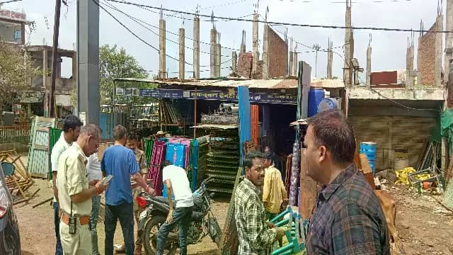 'कामधेनु' के नाम पर बिक रही 93 संदिग्ध टीन जब्त, कॉपीराइट एक्ट में FIR दर्ज