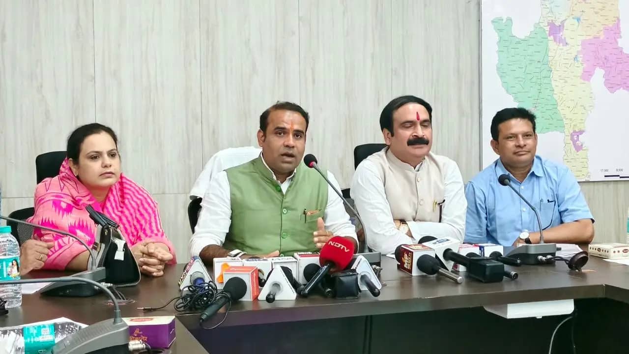 SIR विवाद पर अरविंद धाकड़ का राहुल गांधी पर पलटवार! बोले- राहुल गांधी मतदाताओं को न करें भ्रमित, संवैधानिक संस्थाओं पर बिना तथ्य आरोप उचित नहीं