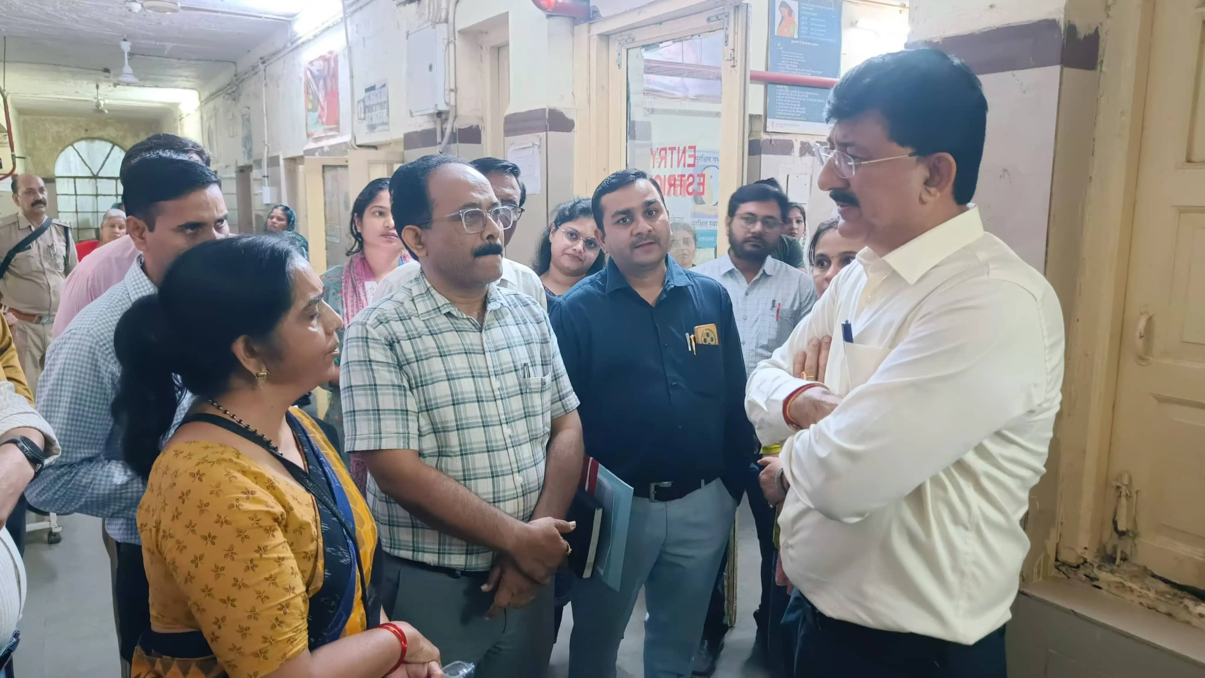 गुना जिला अस्पताल में हर डिलीवरी के बाद प्रसूताओं से लिया जाएगा फीडबैक, कलेक्टर ने दिए निर्देश