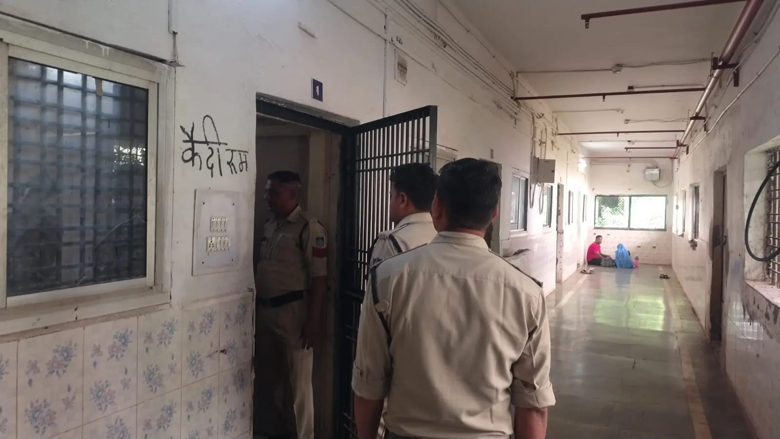 गुना में घर में घुसकर लूट और फायरिंग के मामले में 5 आरोपी गिरफ्तार, एक बदमाश घायल
