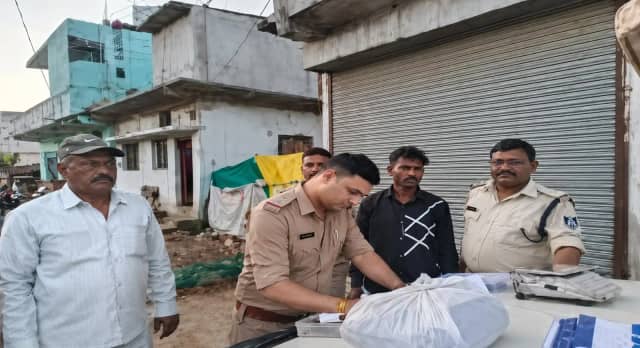 900 ग्राम गांजे के साथ तस्कर गिरफ्तार, पुलिस ने युवक को दबोचा