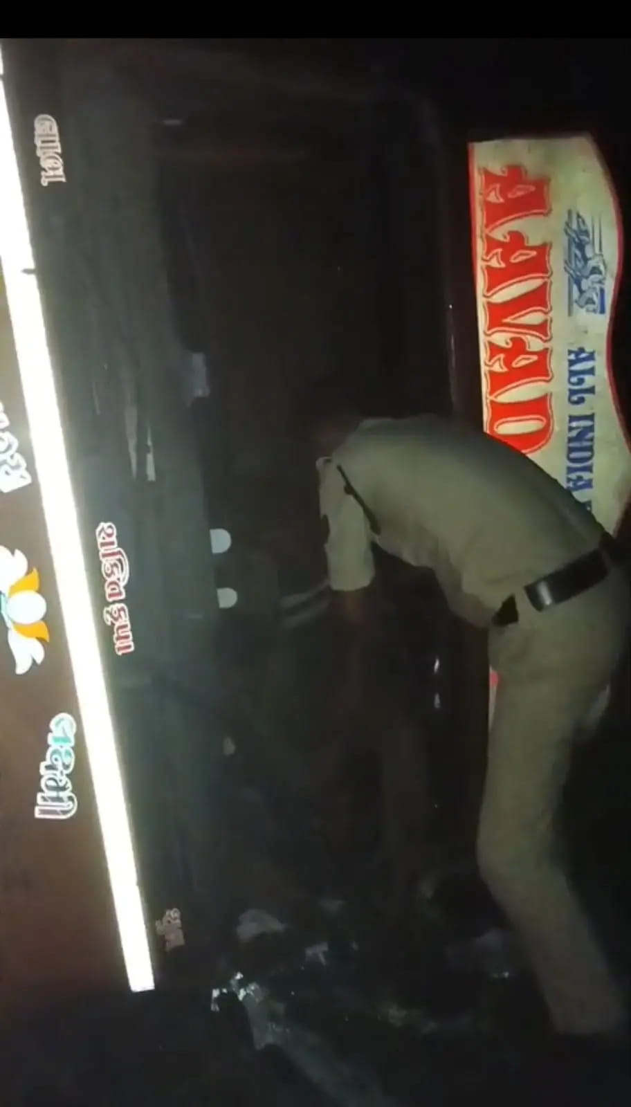 पुलिस बनी रक्षक, ट्रक ड्राइवर की बचाई जान; अस्पताल में चालक का इलाज जारी
