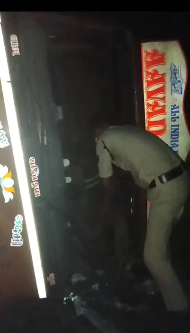 पुलिस बनी रक्षक, ट्रक ड्राइवर की बचाई जान; अस्पताल में चालक का इलाज जारी