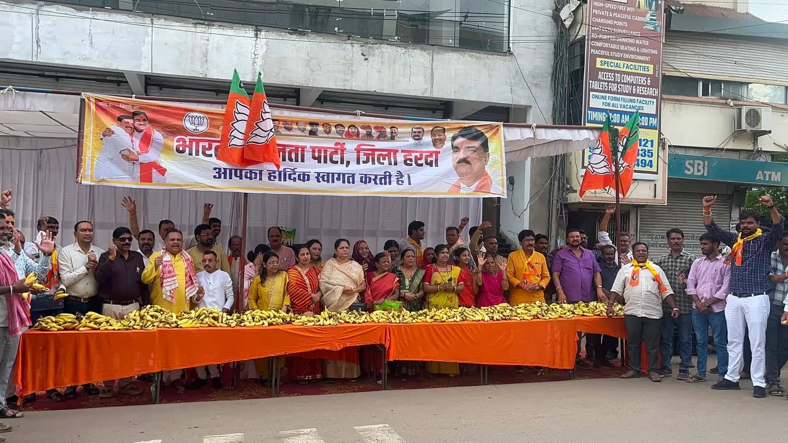 हरदा में गूंजा ‘हर-हर महादेव’: नेमावर से निकली विशाल जय भोले कांवड़ यात्रा, श्रावण के अंतिम सोमवार गुप्तेश्वर मंदिर में होगा जलाभिषेक