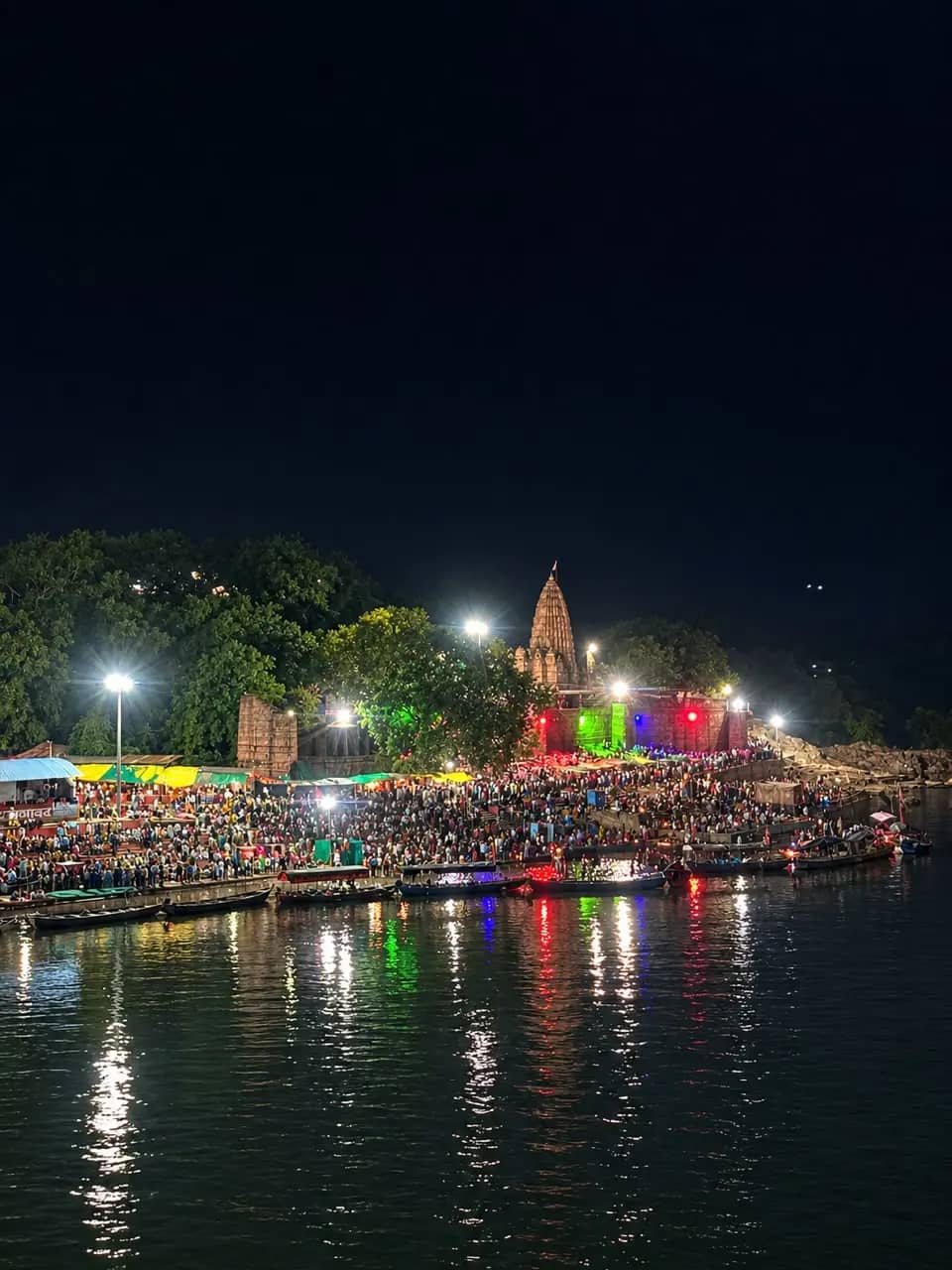 हरदा: भूतड़ी अमावस्या पर हंडिया-नेमावर के घाटों पर उमड़े श्रद्धालु, रातभर गूंजे पारंपरिक भजन