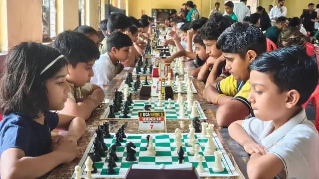 हरदा में 15वीं शतरंज प्रतियोगिता, 178 खिलाड़ियों ने दिखाया दम; वैभव तोमर और राघव सिंह बने विजेता