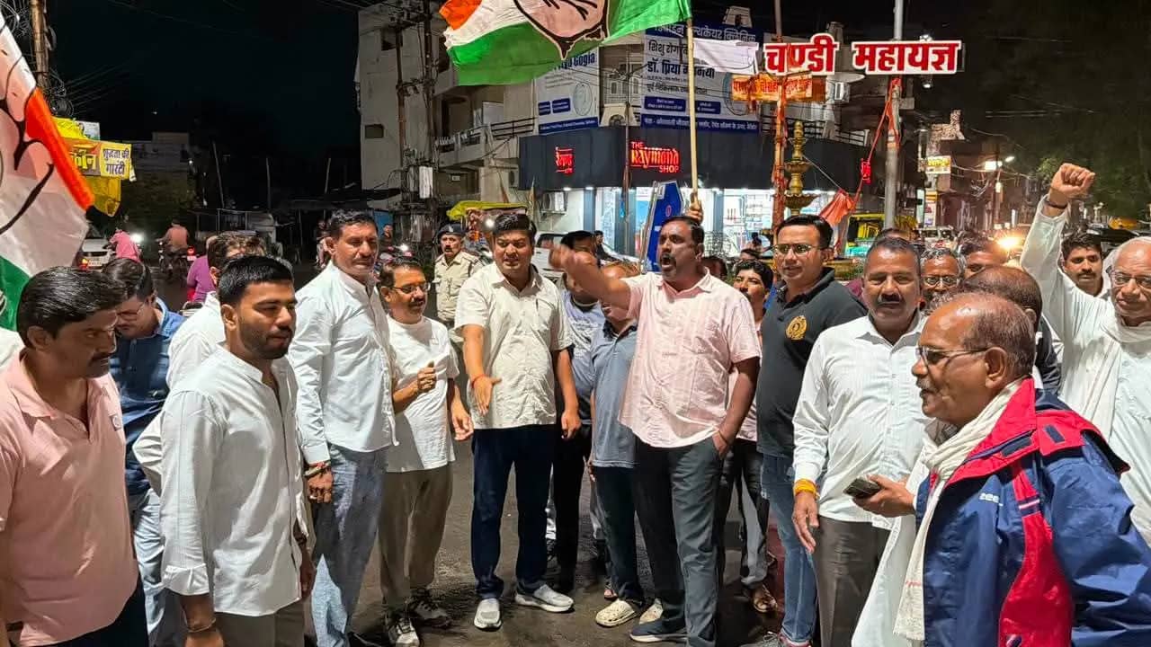 कांग्रेस का विरोध प्रदर्शन हुआ उग्र, पुतला दहन को लेकर पुलिस से झूमाझटकी