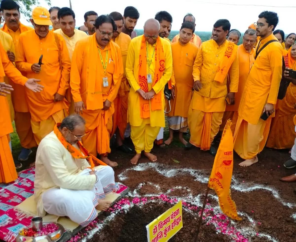 डेढ़ घंटे में लगे 1111 पौधे, पर्यावरण संरक्षण का अनूठा संदेश