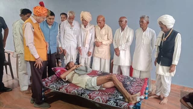 करंट पीड़ित किसान के घर पहुंचे मानव अधिकार आयोग अध्यक्ष ए.पी. सिंह, बोले-दोषी बचेंगे नहीं, मिलेगा न्याय