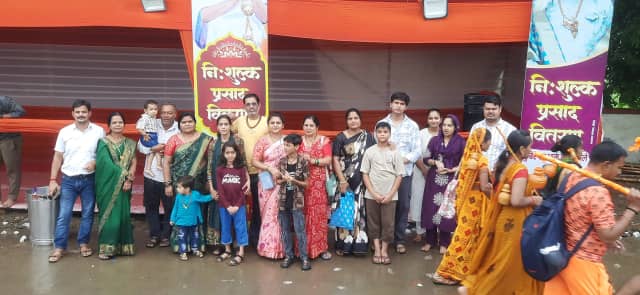 सीवन से कुबेरेश्वरधाम तक आस्था का सैलाब, वेलकम ग्रुप ने बारिश में भी कांवड़ियों की सेवा की