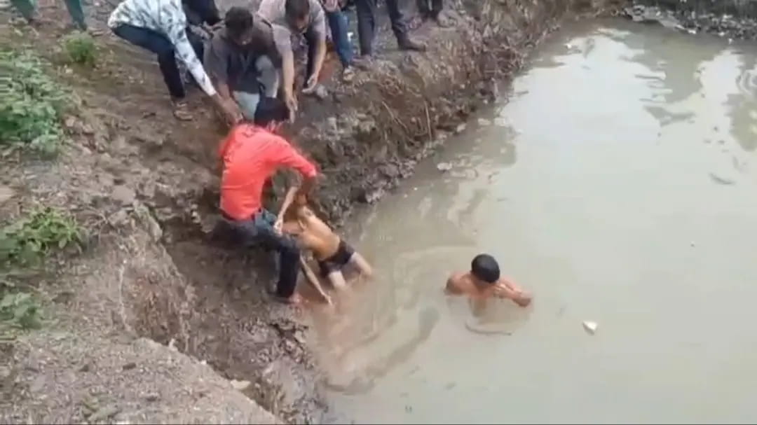 सीहोर के इछावर में पानी से भरे गड्ढे ने निगल ली तीन जिंदगियां, दो सगे भाइयों समेत तीन बच्चों की मौत