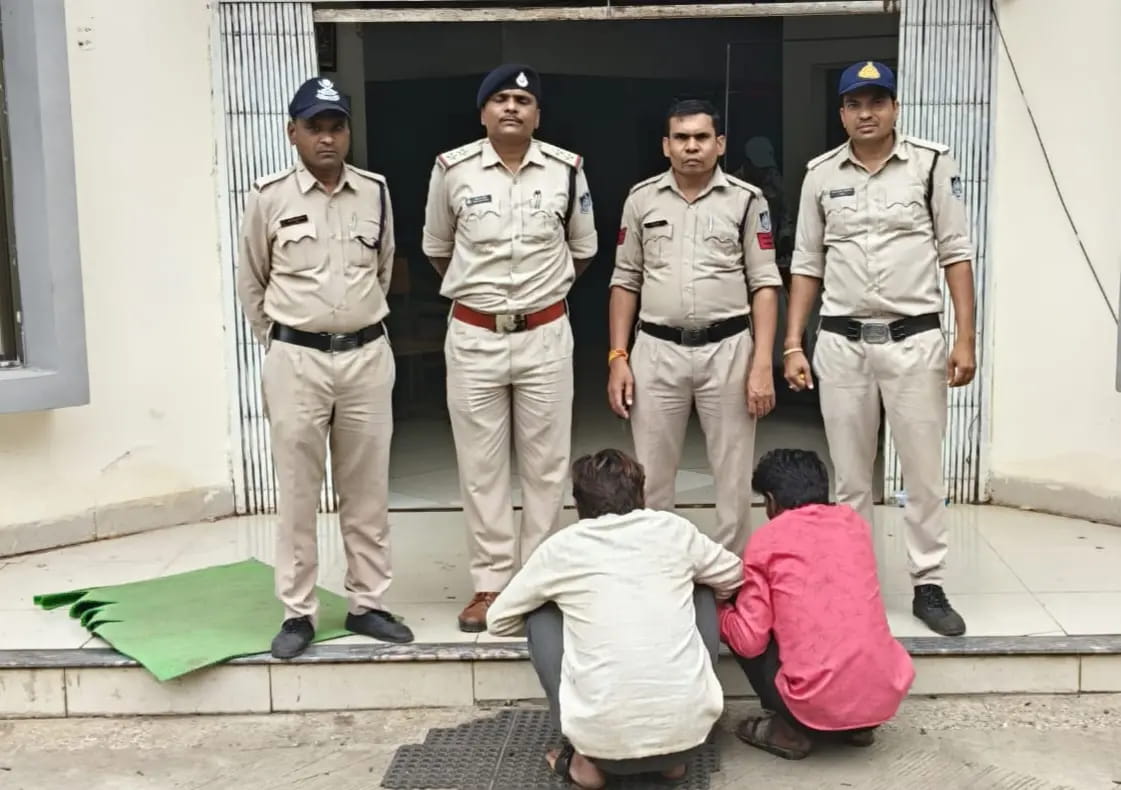 वन चौकी में घुसकर वनकर्मियों पर बरसे आरोपी, मारपीट के बाद सरकारी बाइक-मोबाइल लूटा, तीन गिरफ्तार