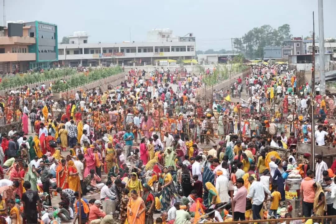कुबेरेश्वरधाम में तीन क्विंटल फूलों से सजेगा बाबा का दरबार, 600 नलों से जल भरेंगे कांवड़िए, 42 घंटे रहेगा नो-व्हीकल जोन